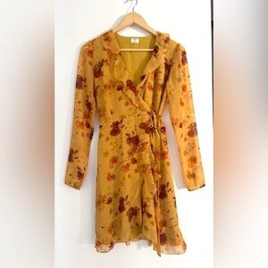 Aritzia Wilfred Louise True Wrap Floral Dress
Yellow Chiffon Style 69063 small